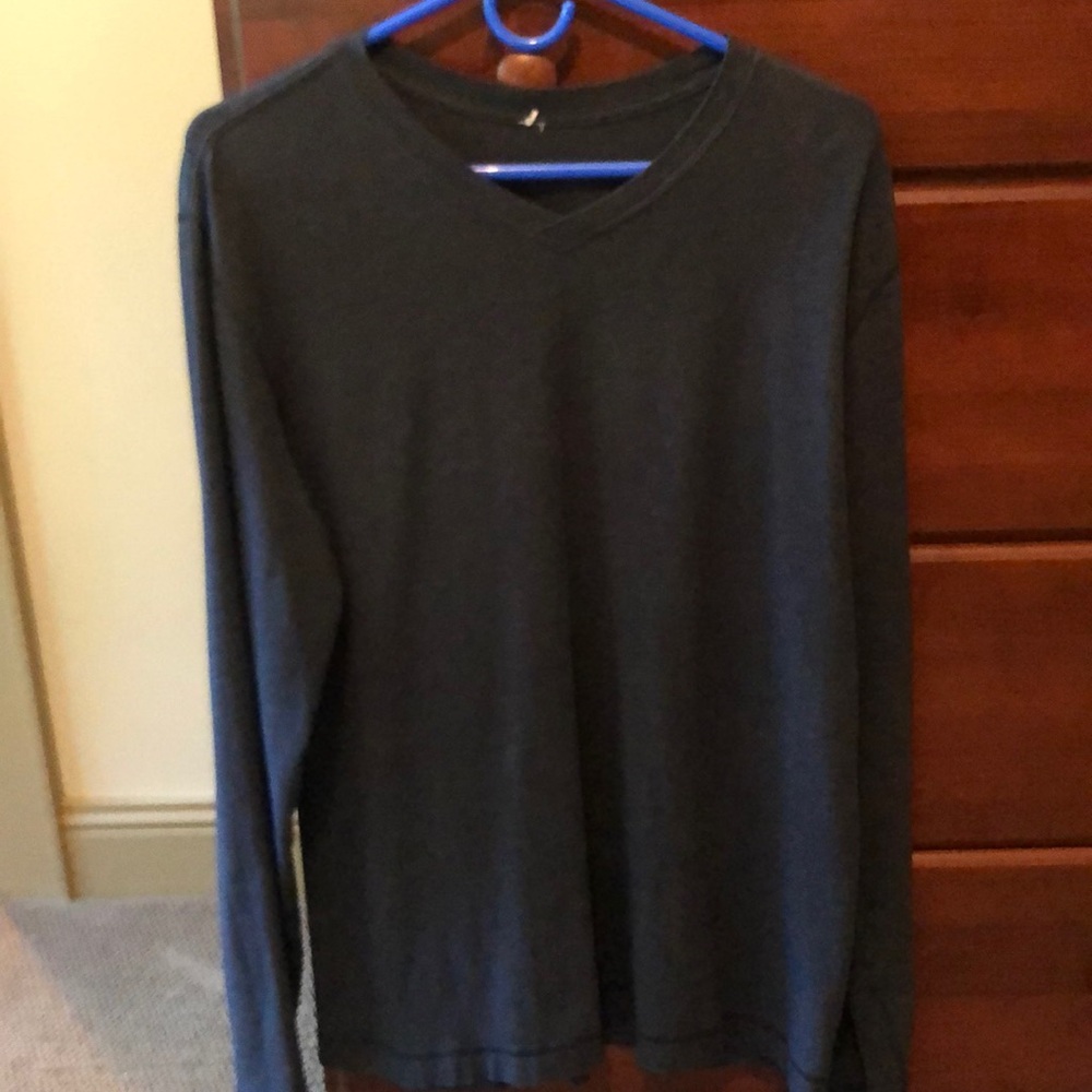 Men’s Lululemon Navy V-Neck Long Sleeve Shirt